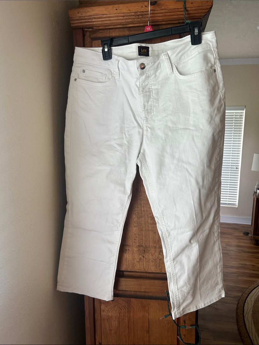 Lee White Cropped Denim Capri Pants